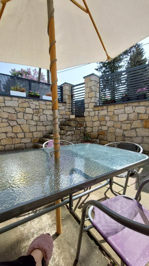 Suteren "Podhoubi" Apartment Broumov Exterior photo