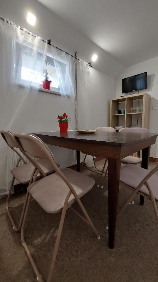 Suteren "Podhoubi" Apartment Broumov Exterior photo